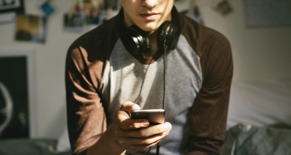 Distracted teen on phone | Matthew Quick Counseling | Atlanta, GA 30309